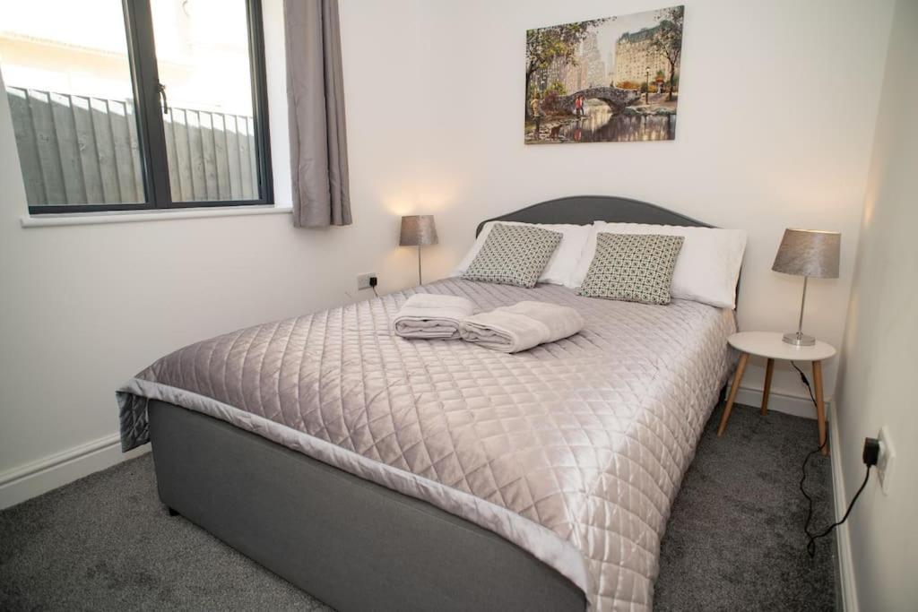 Maisy Lodge - Two Bed Lux Flat - Parking, Netflix, Wifi - Close To Blenheim Palace & Oxford - F2 Kidlington Exterior photo